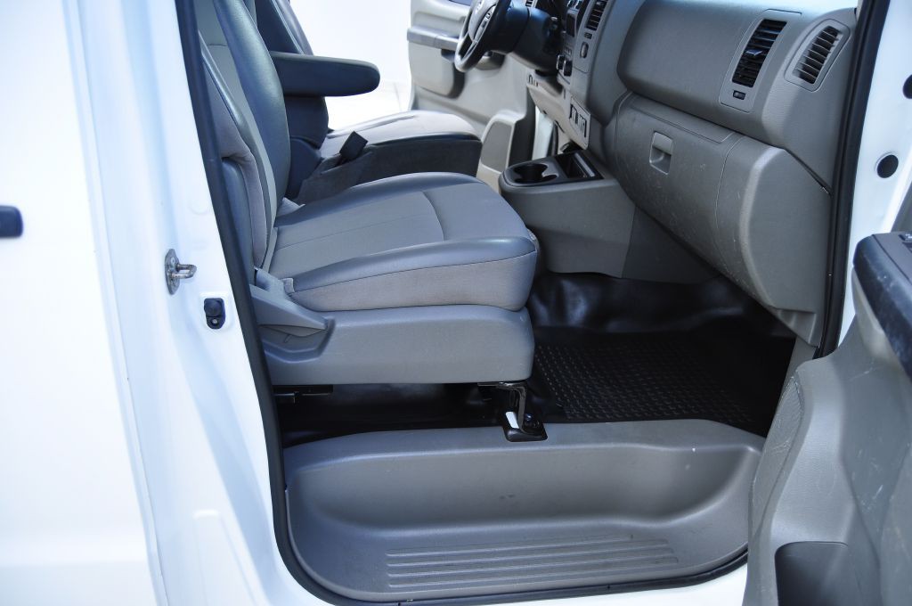2018 Nissan NV Image 15