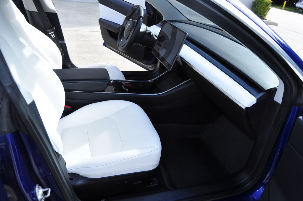 2020 Tesla Model 3 Image 16