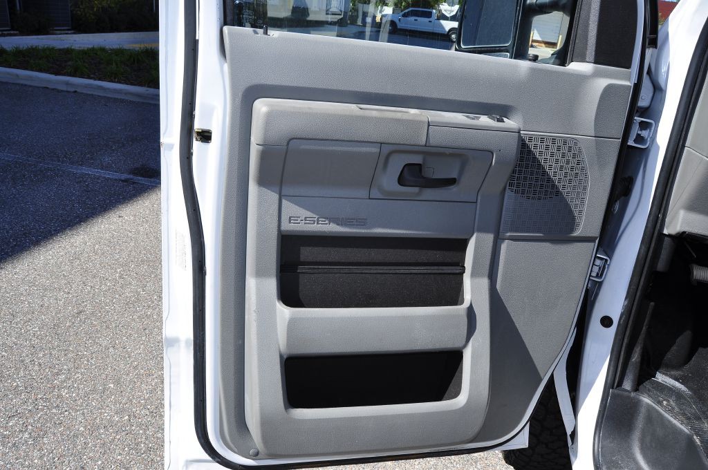 2014 Ford Econoline Image 15