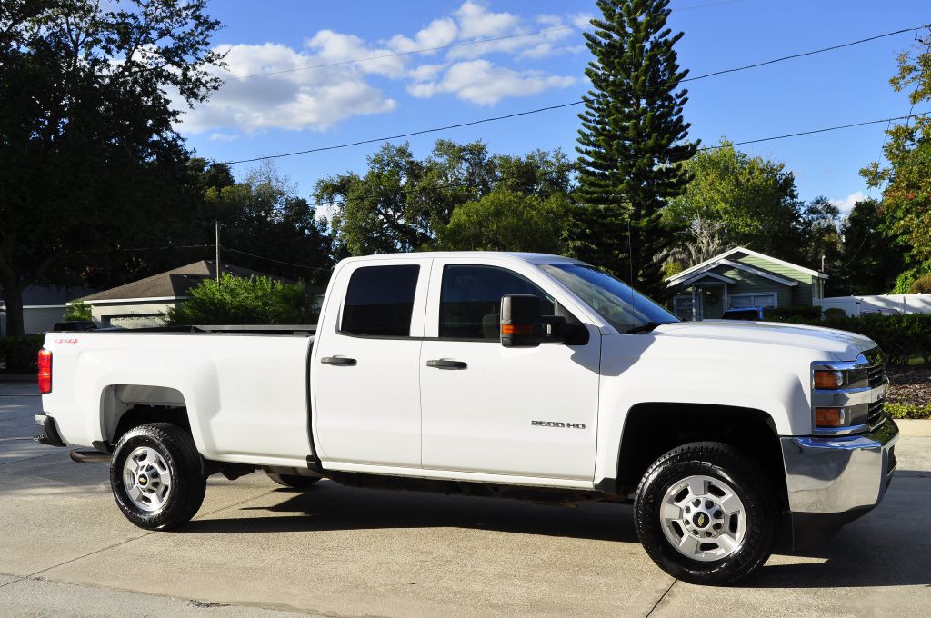 2018 Chevrolet Silverado 1500 Image 2