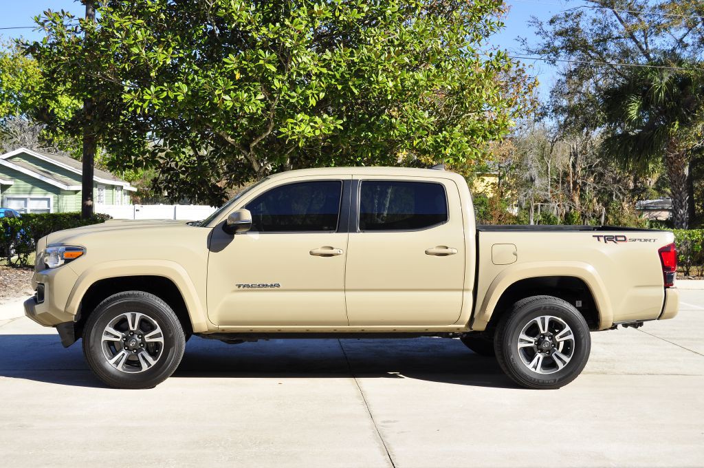 2019 Toyota Tacoma Image 3