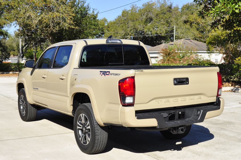 2019 Toyota Tacoma Image 10