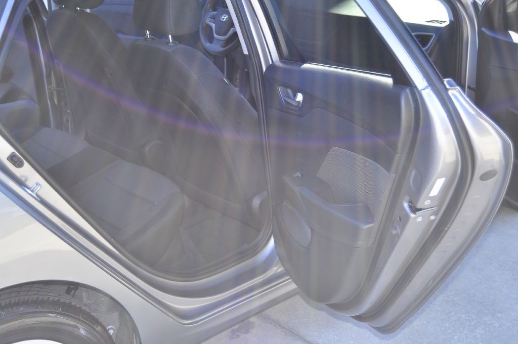 2022 Hyundai Accent Image 13