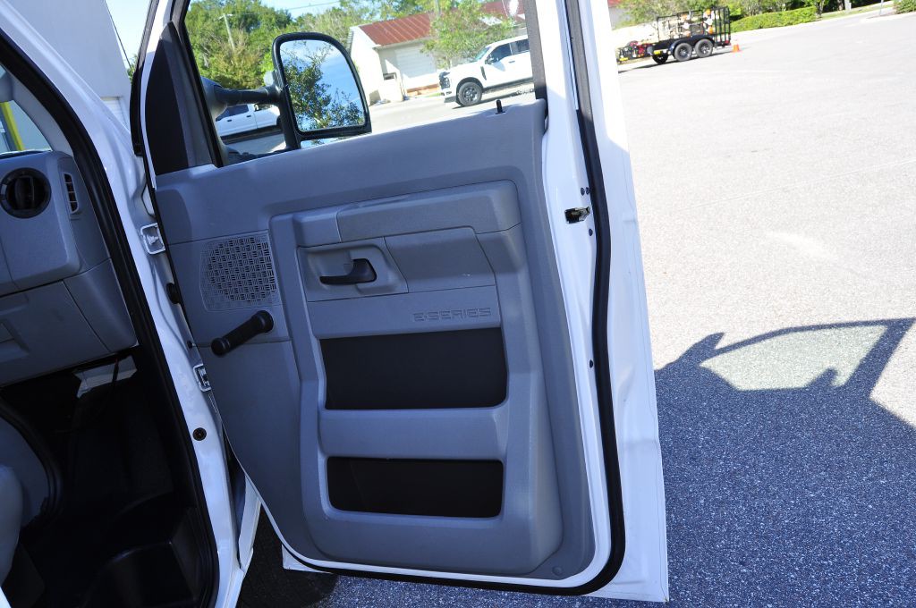 2014 Ford Econoline Image 16