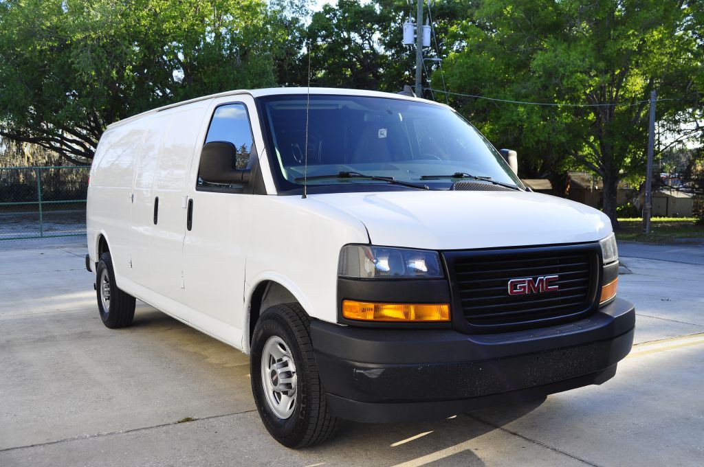 2023 GMC Savana Image 3