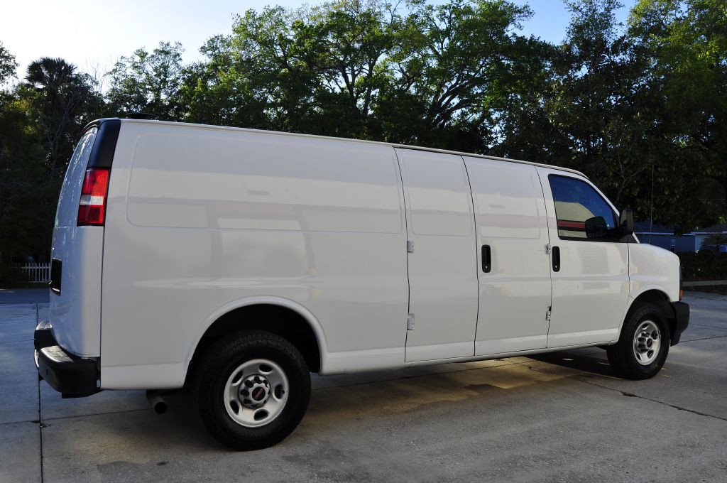 2023 GMC Savana Image 7