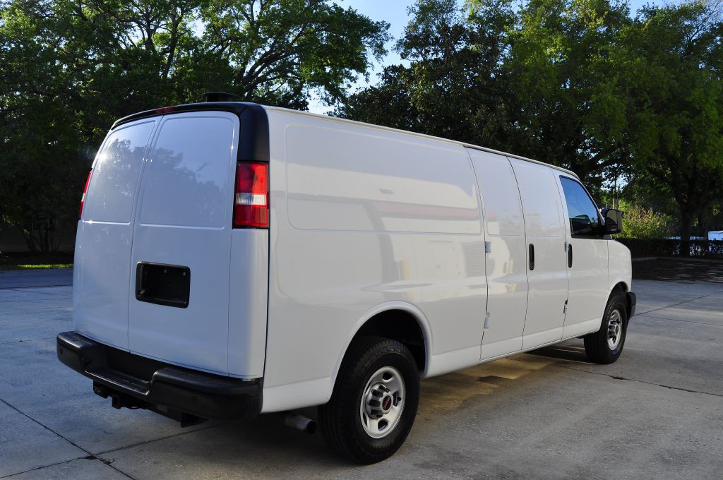 2023 GMC Savana Image 8