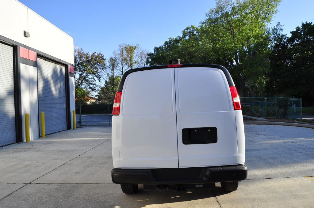 2023 GMC Savana Image 9