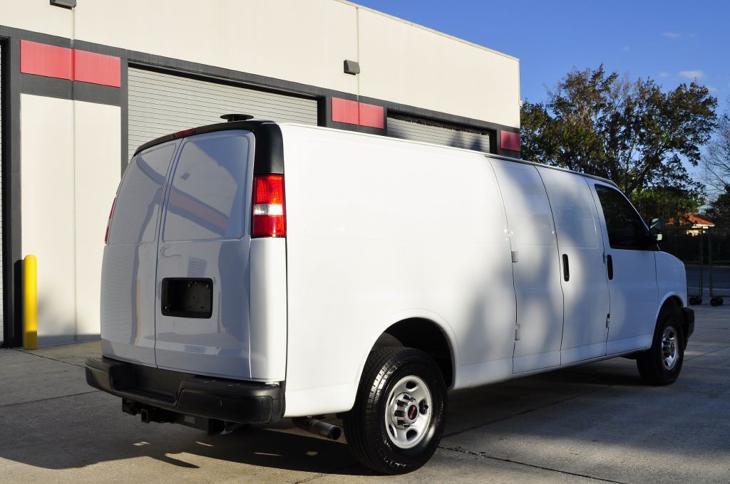 2023 GMC Savana Image 10