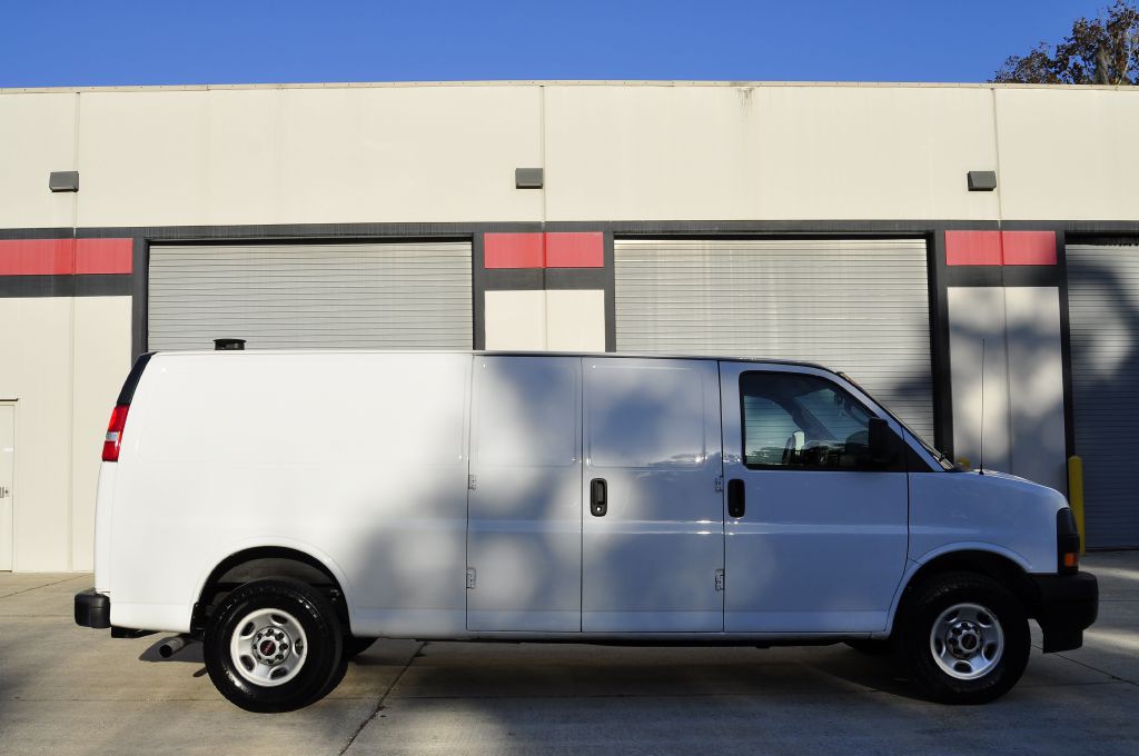 2023 GMC Savana Image 11