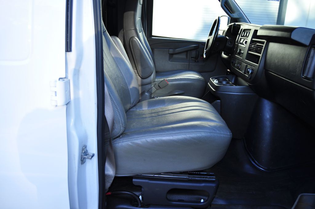 2023 GMC Savana Image 15