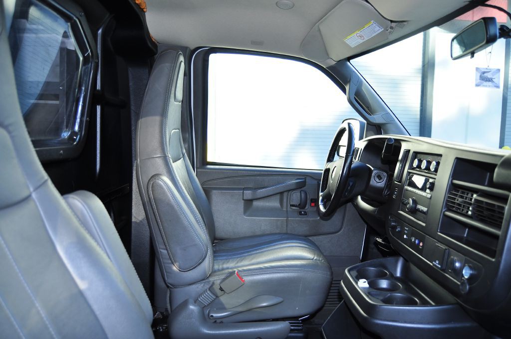 2023 GMC Savana Image 16