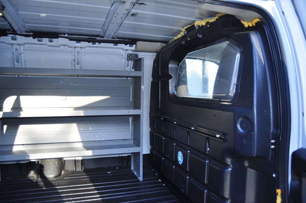 2023 GMC Savana Image 17