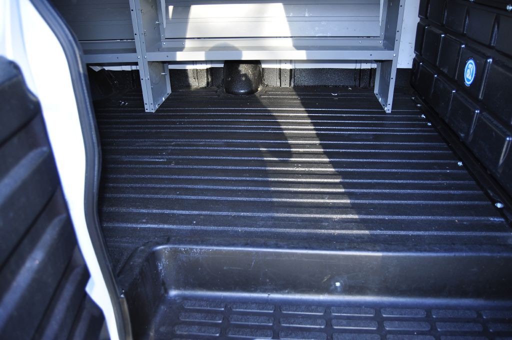 2023 GMC Savana Image 18