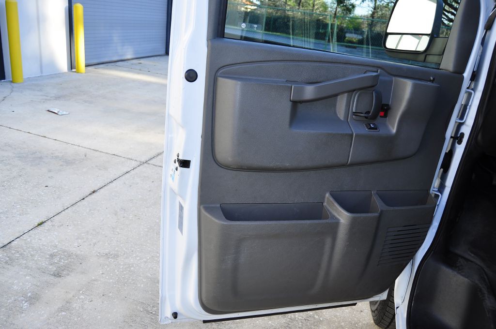 2023 GMC Savana Image 22