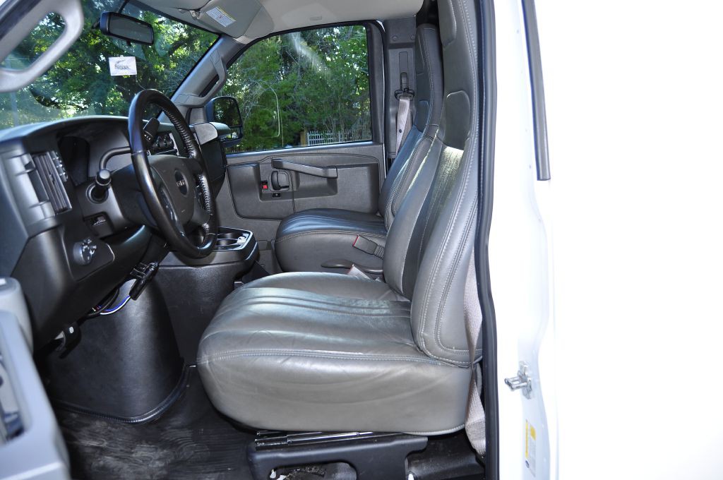 2023 GMC Savana Image 23