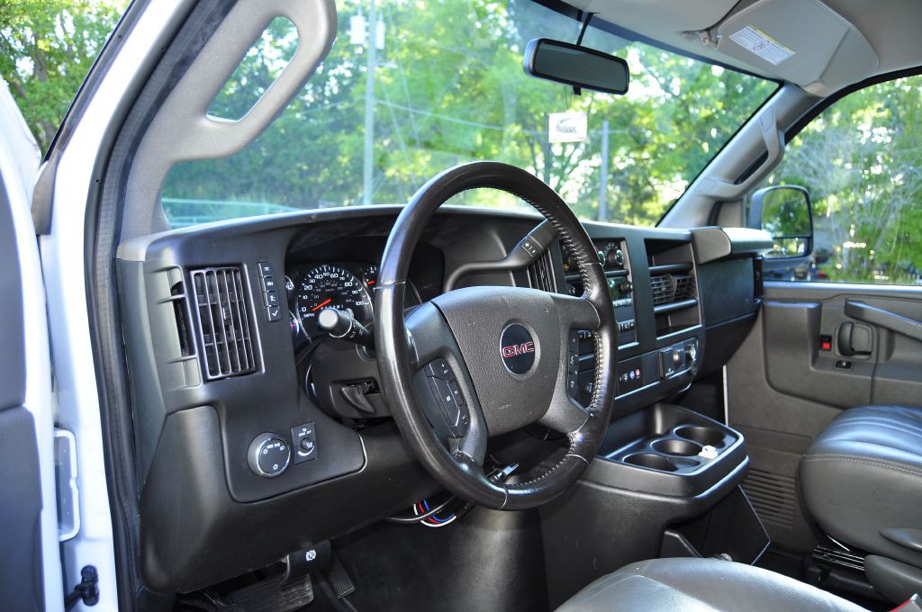 2023 GMC Savana Image 24