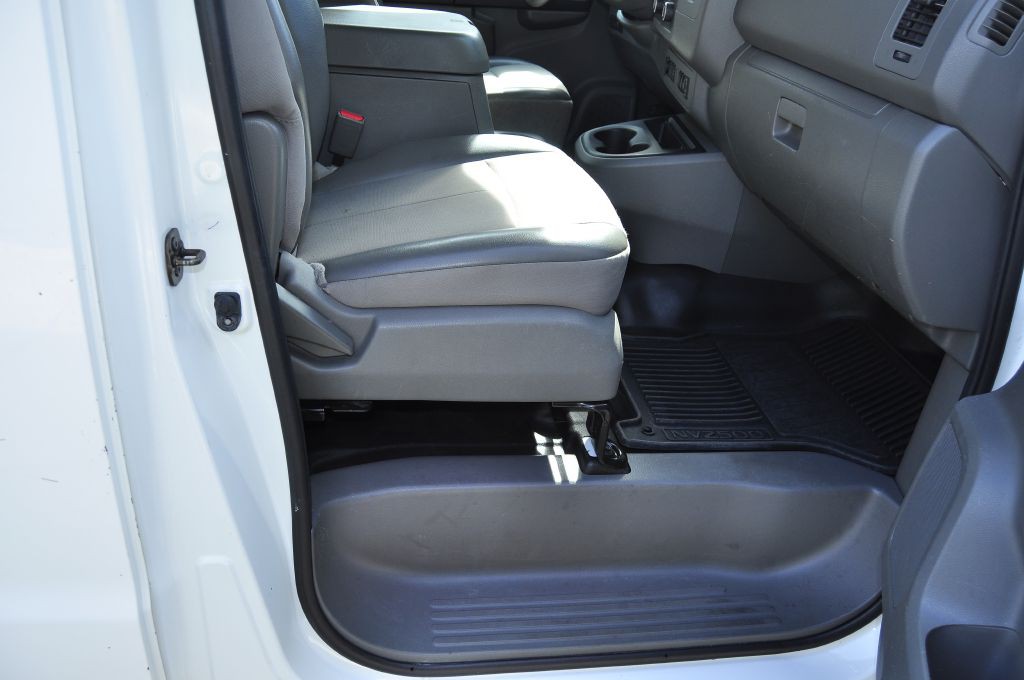 2016 Nissan NV Image 9