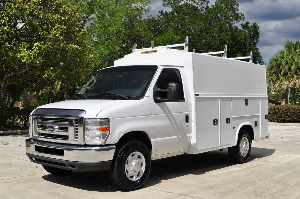 2017 Ford Econoline Image 1