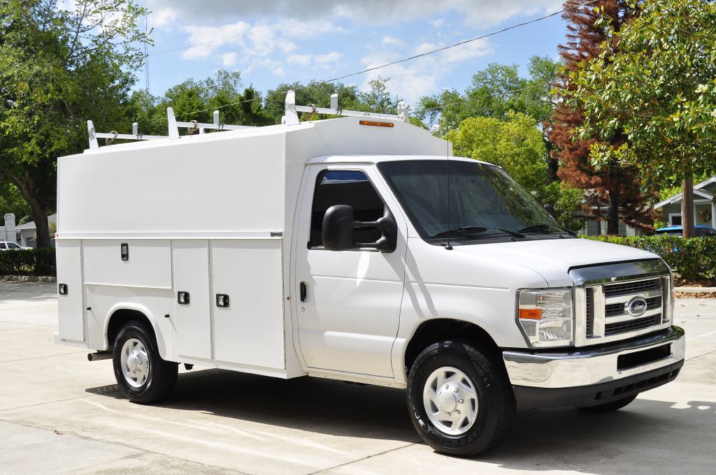 2017 Ford Econoline Image 2