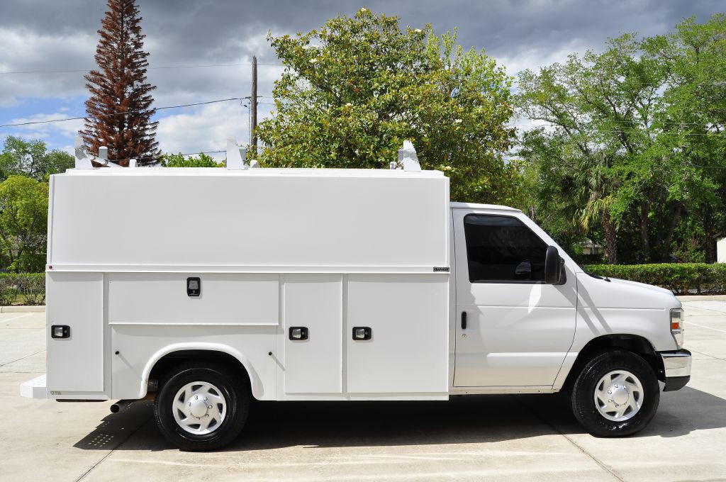 2017 Ford Econoline Image 4