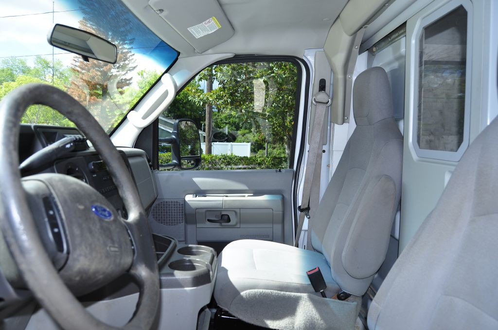2017 Ford Econoline Image 9