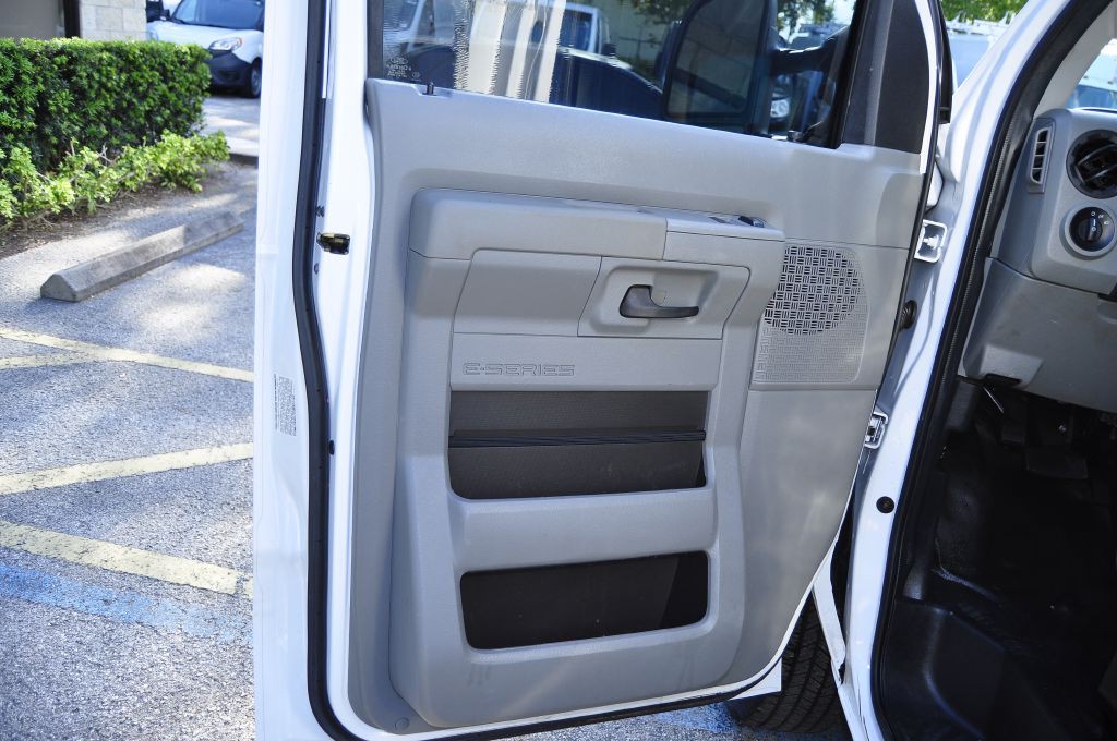 2017 Ford Econoline Image 12