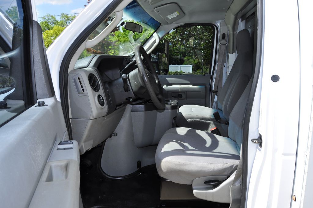 2017 Ford Econoline Image 16