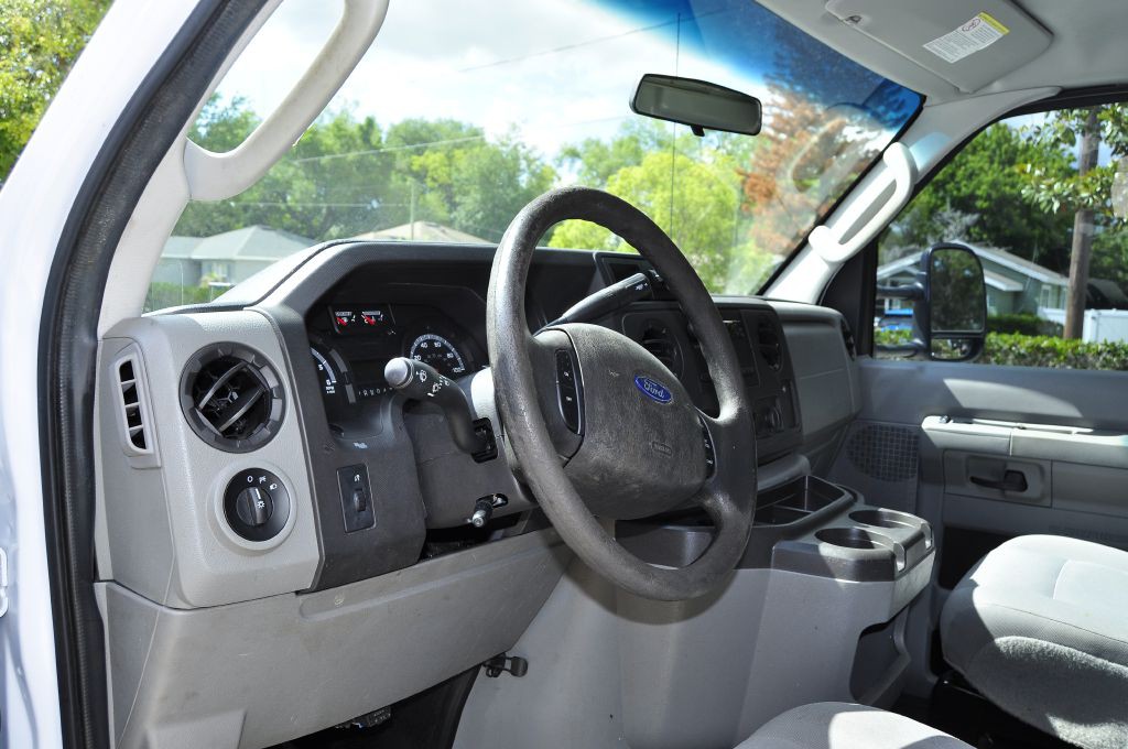 2017 Ford Econoline Image 17