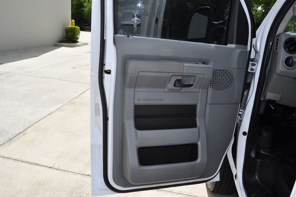 2017 Ford Econoline Image 18