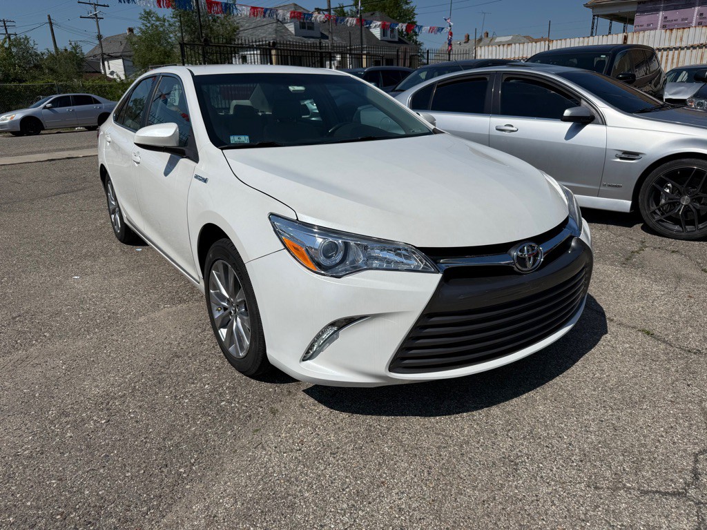 2016 Toyota Camry Image 1