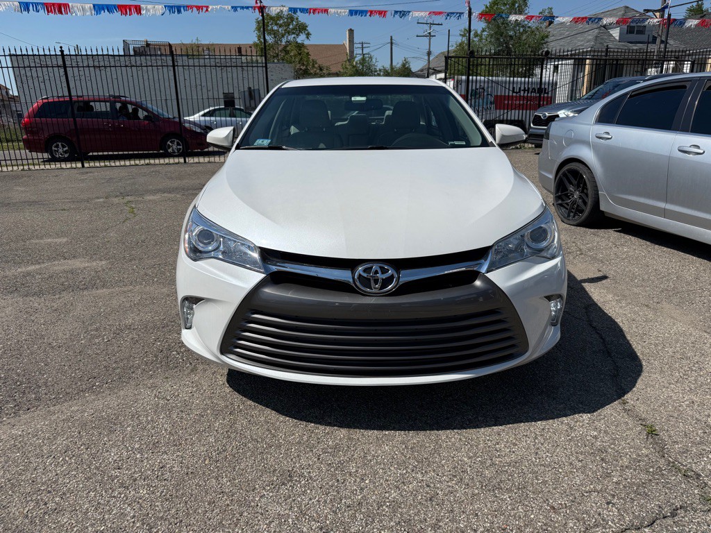 2016 Toyota Camry Image 2