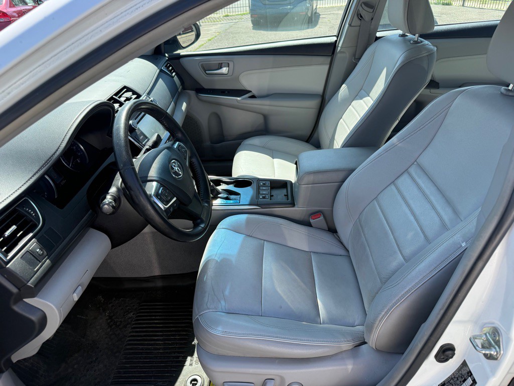 2016 Toyota Camry Image 8