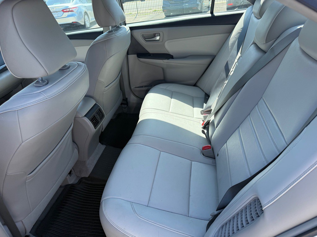 2016 Toyota Camry Image 9