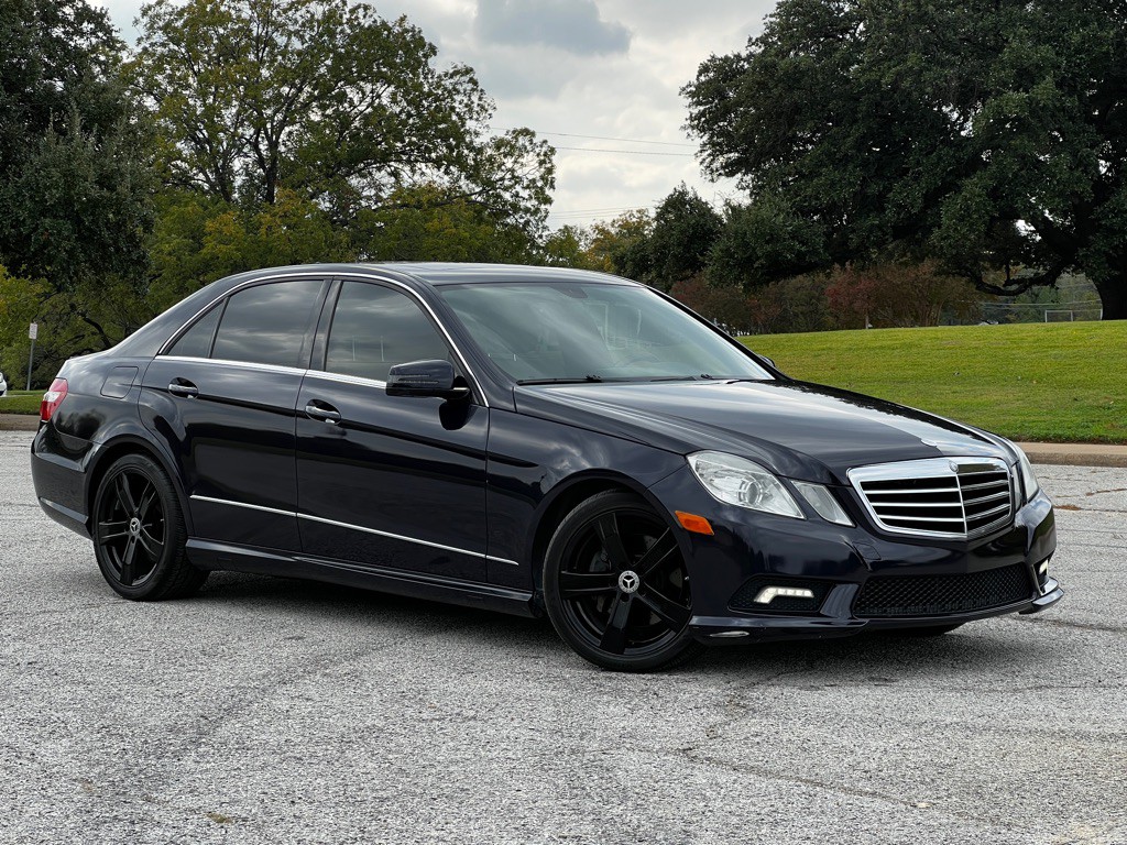 2011 Mercedes-Benz E-Class Image 3