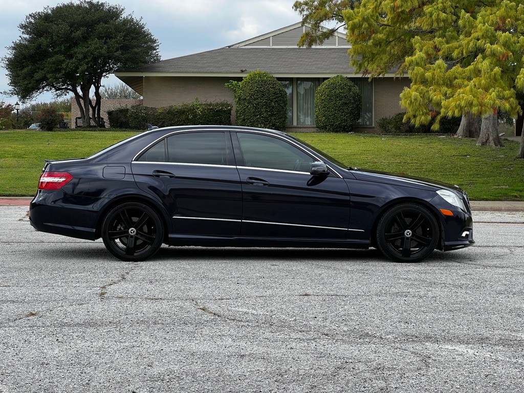 2011 Mercedes-Benz E-Class Image 4