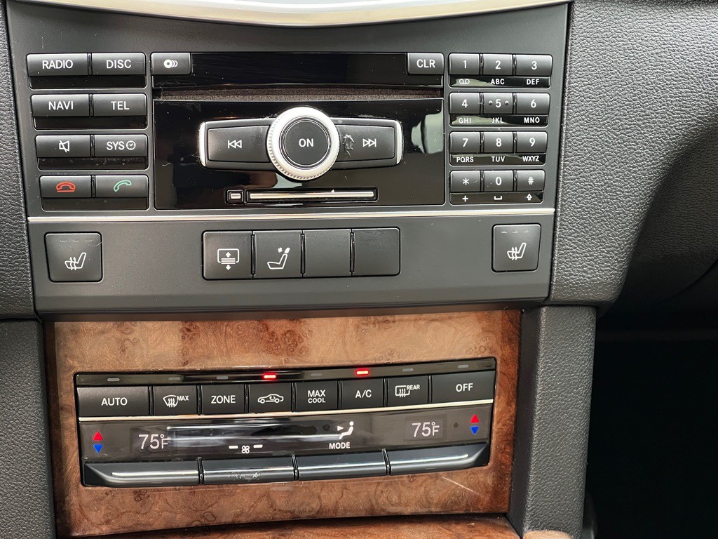 2011 Mercedes-Benz E-Class Image 30