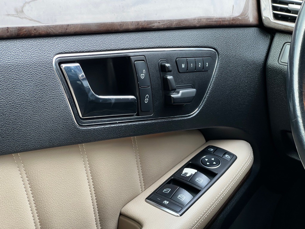 2011 Mercedes-Benz E-Class Image 31