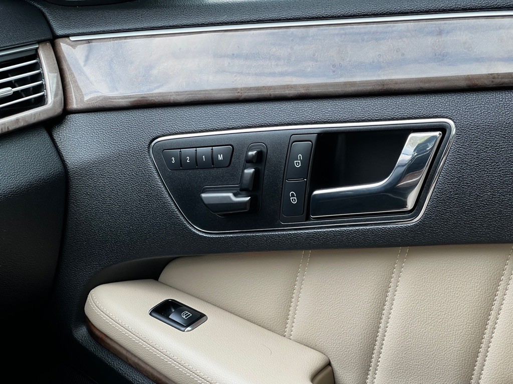 2011 Mercedes-Benz E-Class Image 32