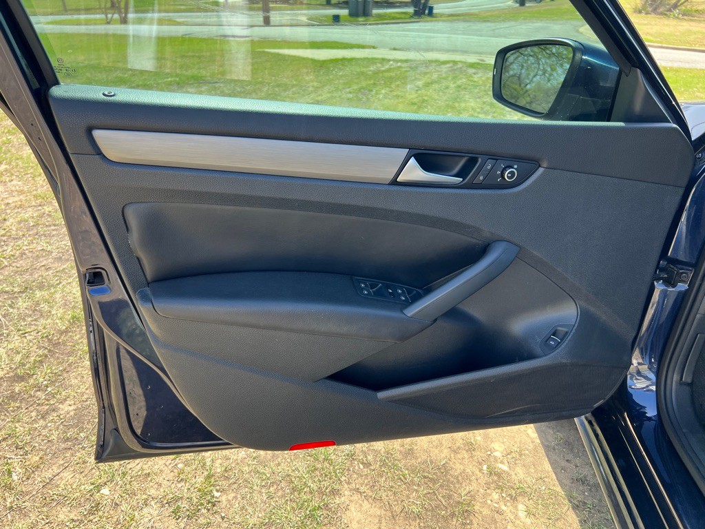 2014 Volkswagen Passat Image 11
