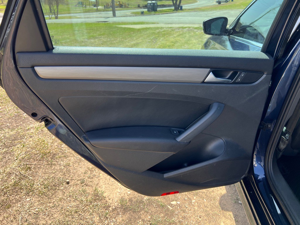 2014 Volkswagen Passat Image 14