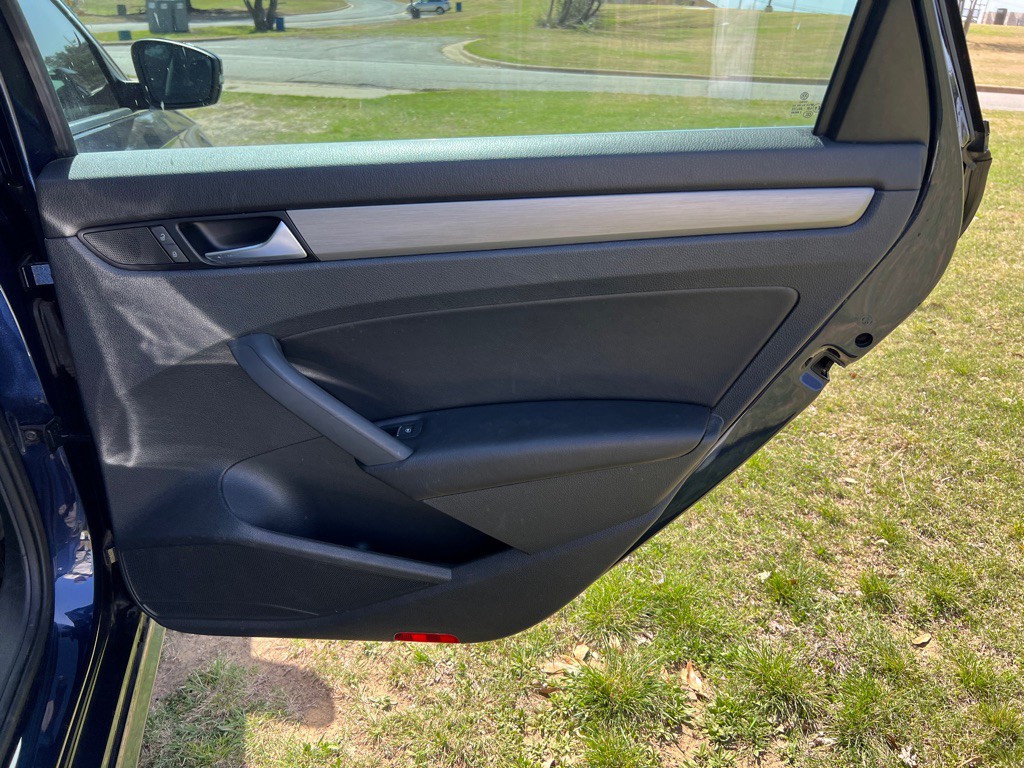 2014 Volkswagen Passat Image 17