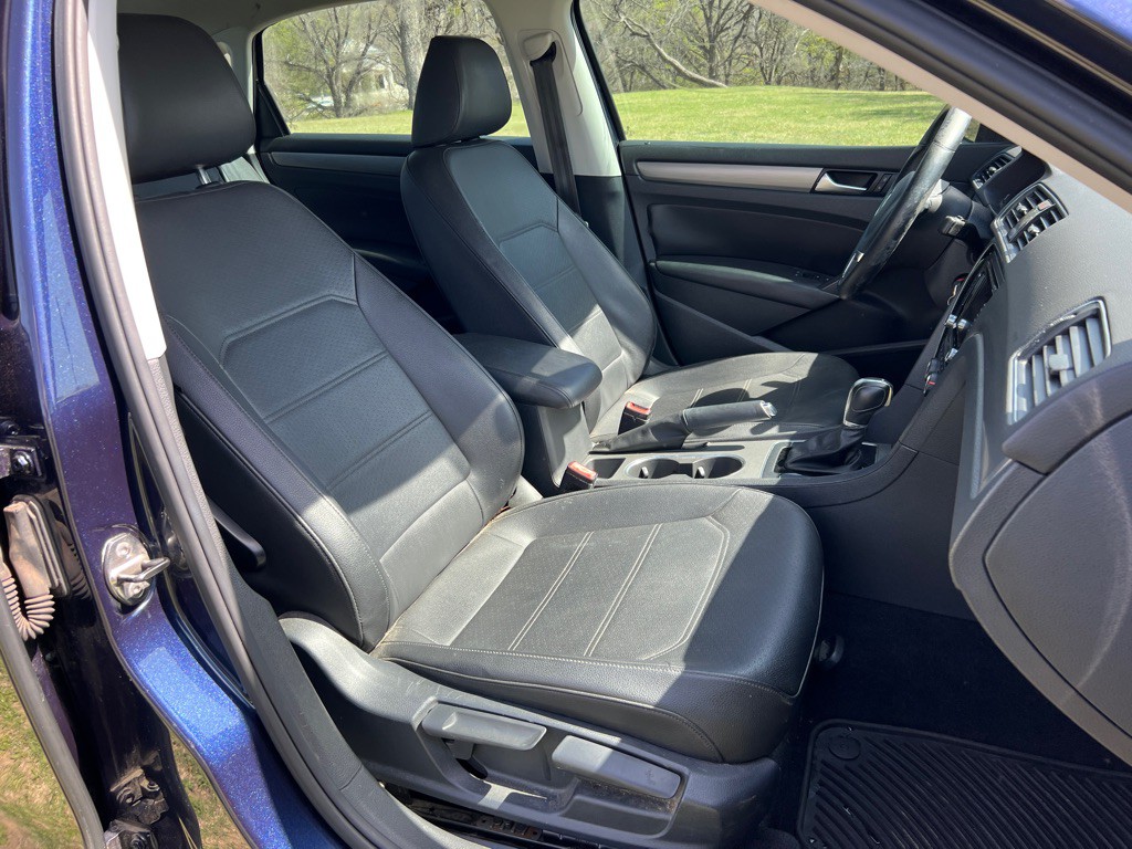 2014 Volkswagen Passat Image 19