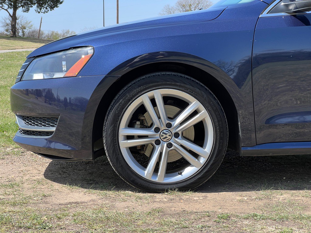 2014 Volkswagen Passat Image 24
