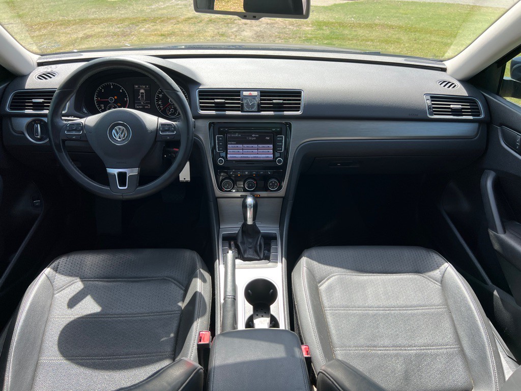 2014 Volkswagen Passat Image 25