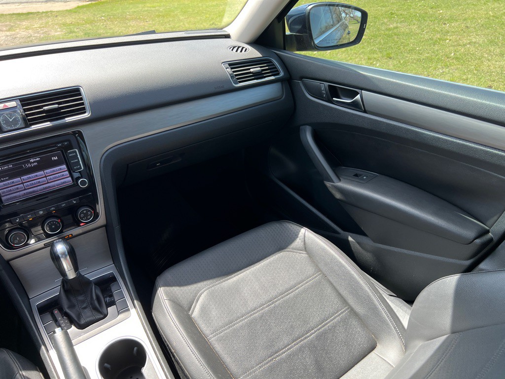 2014 Volkswagen Passat Image 27