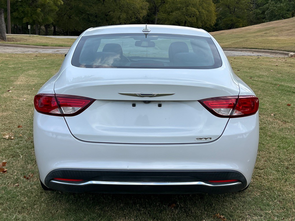 2015 Chrysler 200 Image 4