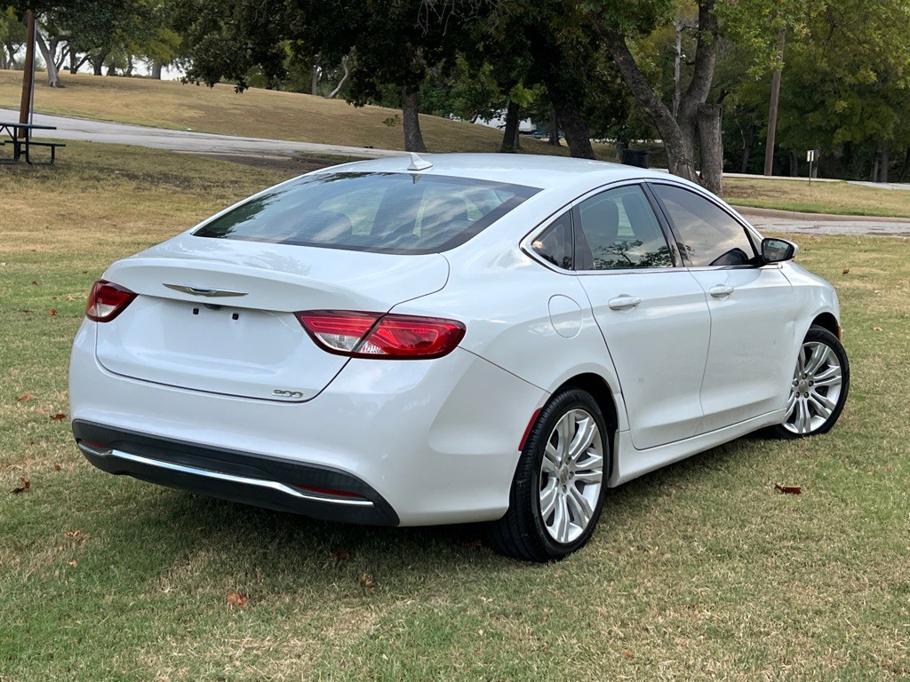 2015 Chrysler 200 Image 5