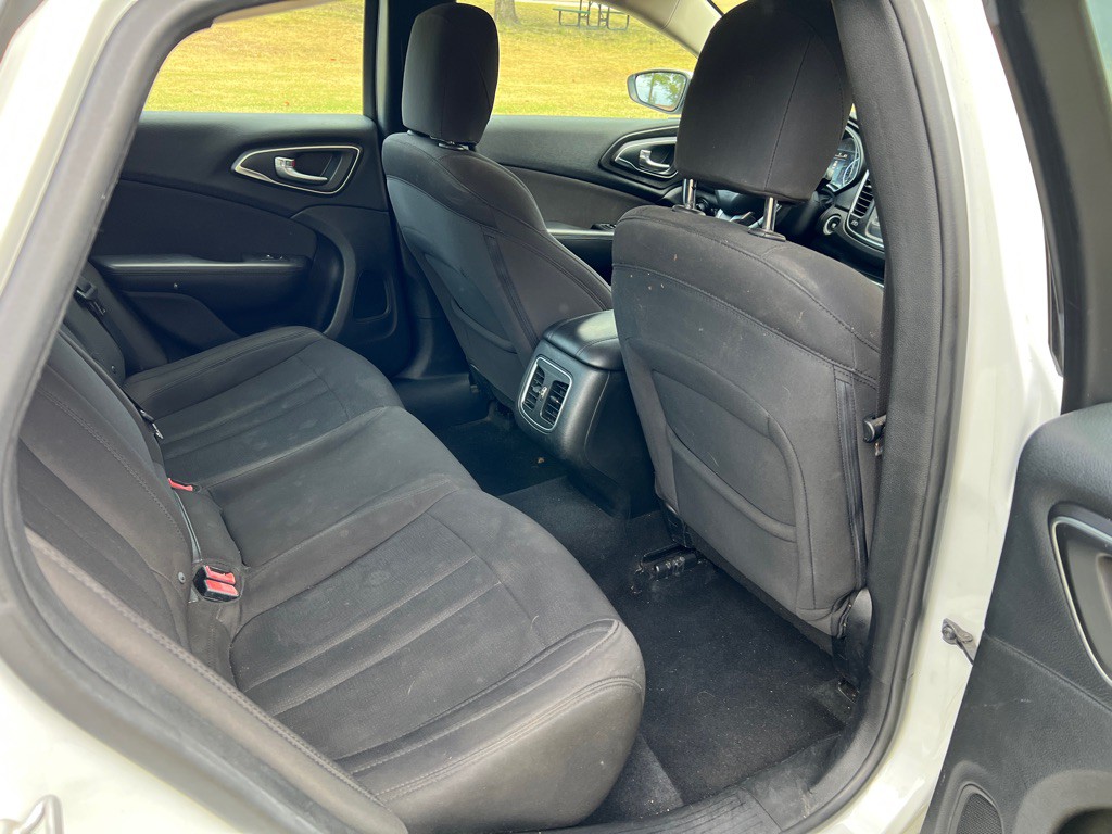 2015 Chrysler 200 Image 15