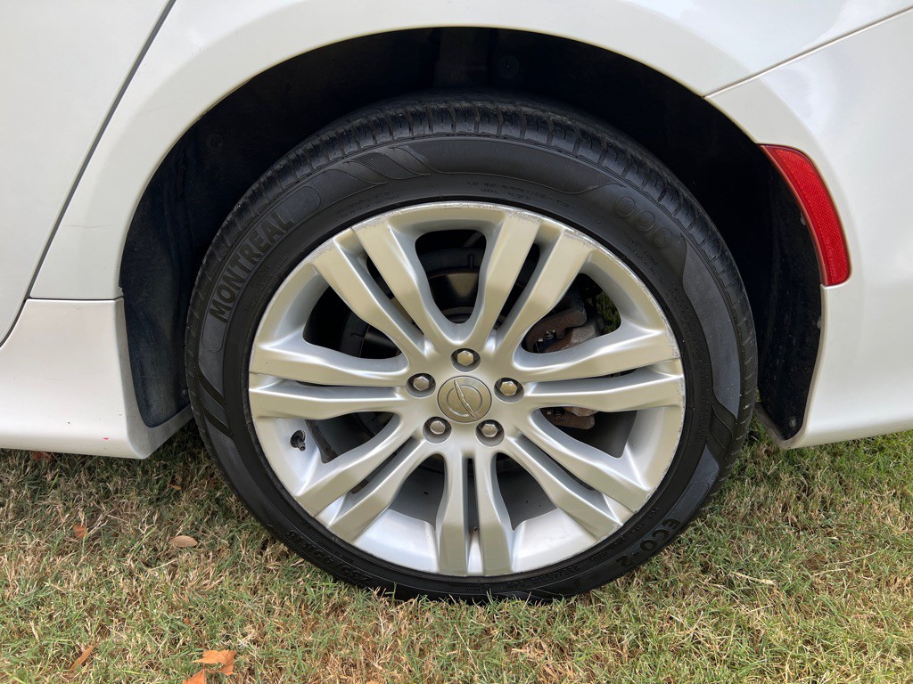 2015 Chrysler 200 Image 23